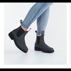 Blundstone Chisel Toe in Rustic Black